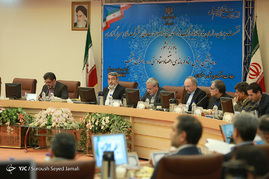 نشست مدیران بانک‌ها، موسسات و نهادهای سرمایه‌گذاری با وزیر کشور
