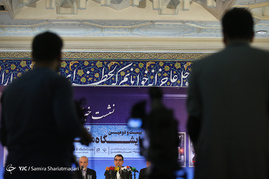 نشست خبری وزیر بهداشت در نمایشگاه مطبوعات