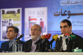 نشست خبری وزیر بهداشت در نمایشگاه مطبوعات