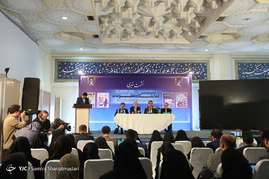 نشست خبری وزیر بهداشت در نمایشگاه مطبوعات
