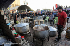 خدمت رسانی مردم کربلا به زائران اربعین حسینی‎