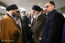 عیادت رهبر معظم انقلاب از آیت‌الله موسوی‌ اردبیلی
