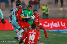 دیدار تیم های فوتبال پرسپولیس و پیکان
