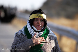 زائران پیاده حرم امام رضا(ع) درجاده های منتهی به مشهد مقدس

