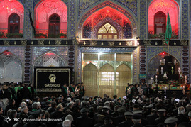 آیین شام غریبان شهادت امام رضا(ع) در حرم رضوی
