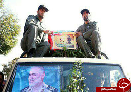 شهید بهمن مصائبی در تشیع پیکر فرمانده شهید خود