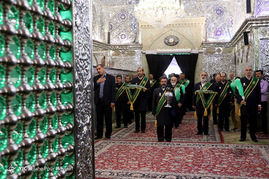 آیین تعویض پرچم گنبد حرم مطهر شاهچراغ(ع) _ شیراز‎
