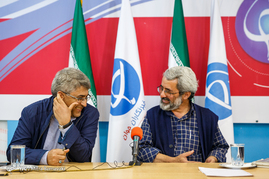 مناظره عباس سلیمی‌نمین و محمدعلی وکیلی به مناسبت روز دانشجو در باشگاه خبرنگاران جوان	

