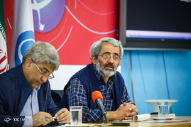 مناظره عباس سلیمی‌نمین و محمدعلی وکیلی به مناسبت روز دانشجو در باشگاه خبرنگاران جوان