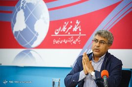 مناظره عباس سلیمی‌نمین و محمدعلی وکیلی به مناسبت روز دانشجو در باشگاه خبرنگاران جوان