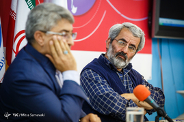 مناظره عباس سلیمی‌نمین و محمدعلی وکیلی به مناسبت روز دانشجو در باشگاه خبرنگاران جوان