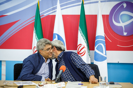مناظره عباس سلیمی‌نمین و محمدعلی وکیلی به مناسبت روز دانشجو در باشگاه خبرنگاران جوان