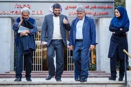 مناظره عباس سلیمی‌نمین و محمدعلی وکیلی به مناسبت روز دانشجو در باشگاه خبرنگاران جوان
