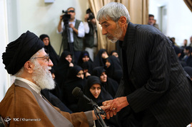 دیدار جمعی از خانواده‌های شهدای مدافع حرم با رهبر معظم انقلاب

