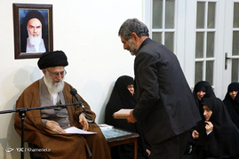 دیدار جمعی از خانواده‌های شهدای مدافع حرم با رهبر معظم انقلاب
