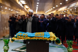 مراسم اهتزاز پرچم مسجد جمکران بر فراز برج میلاد