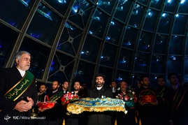 مراسم اهتزاز پرچم مسجد جمکران بر فراز برج میلاد