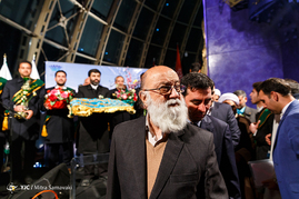 مراسم اهتزاز پرچم مسجد جمکران بر فراز برج میلاد