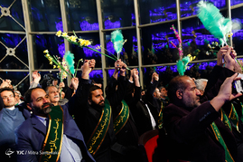 مراسم اهتزاز پرچم مسجد جمکران بر فراز برج میلاد