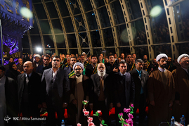مراسم اهتزاز پرچم مسجد جمکران بر فراز برج میلاد