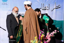 مراسم اهتزاز پرچم مسجد جمکران بر فراز برج میلاد