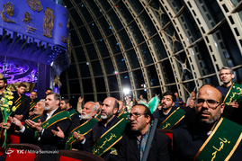 مراسم اهتزاز پرچم مسجد جمکران بر فراز برج میلاد
