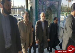 دکتر لاریجانی با حضور بر مزار شهدای زاهدان به مقام شامخ شهداء ادای احترام کرد.