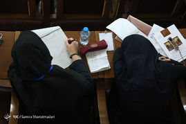 رونمایی از سه کتاب پارلمانی