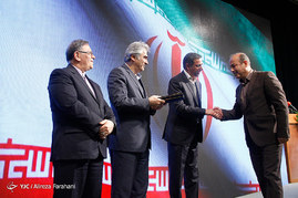 آیین تقدیر از پژوهشگران برتر نظام پولی و بانکی	
