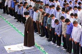 مراسم جشن تکلیف دانش‌آموزان با حضور رهبر معظم انقلاب
