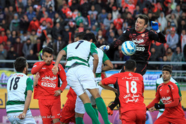 دیدار تیم های فوتبال پرسپولیس و ذوب آهن
