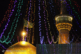 آذین بندی و چراغانی حرم رضوی در شب میلاد حضرت محمد مصطفی(ص)
