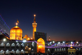 آذین بندی و چراغانی حرم رضوی در شب میلاد امام حسن عسکری(ع)
