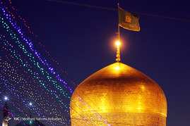 آذین بندی و چراغانی حرم رضوی در شب میلاد امام حسن عسکری(ع)
