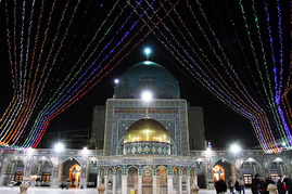 آذین بندی و چراغانی حرم رضوی در شب میلاد امام حسن عسکری(ع)
