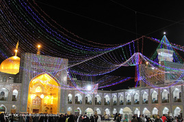 آذین بندی و چراغانی حرم رضوی در شب میلاد امام حسن عسکری(ع)
