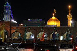 آذین بندی و چراغانی حرم رضوی در شب میلاد امام حسن عسکری(ع)
