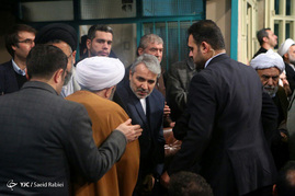 هم اکنون حسینیه جماران