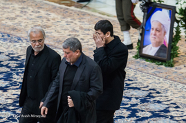 خاکسپاری پیکر آیت الله هاشمی رفسنجانی در مرقد مطهر
