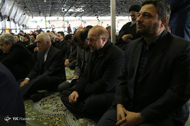اقامه نماز بر پیکر آیت الله هاشمی رفسنجانی توسط مقام معظم رهبری
