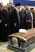 اقامه نماز بر پیکر آیت الله هاشمی رفسنجانی توسط مقام معظم رهبری
