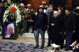 خاکسپاری پیکر آیت الله هاشمی رفسنجانی در مرقد مطهر
