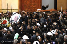 خاکسپاری پیکر آیت الله هاشمی رفسنجانی در مرقد مطهر