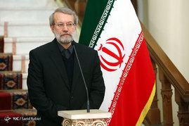 دیدار رئیس مجلس مالی با علی لاریجانی 
