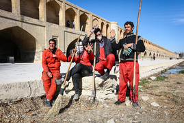 لایروبی بستر زاینده رود‎
