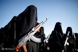 رژه مسلحانه زنان انصارالله در یمن‎
