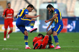 دیدار تیم‌های فوتبال پرسپولیس و گسترش فولاد
