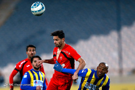 دیدار تیم‌های فوتبال پرسپولیس و گسترش فولاد
