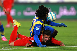 دیدار تیم‌های فوتبال پرسپولیس و گسترش فولاد

