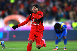 دیدار تیم‌های فوتبال پرسپولیس و گسترش فولاد
